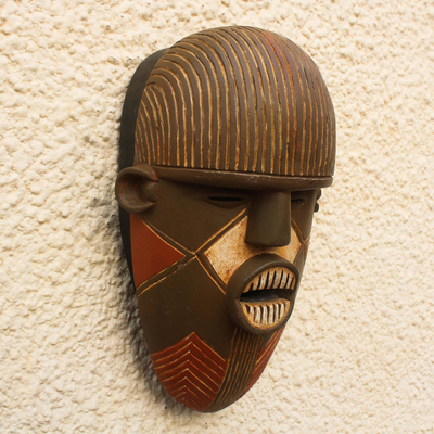 Máscara de madera africana, 'Luena' - Máscara de madera africana tallada a mano con dientes puntiagudos de Ghana