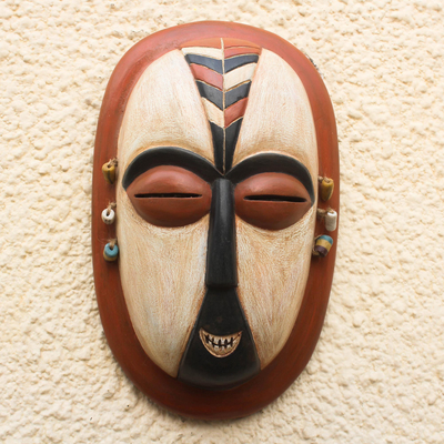 Máscara de madera africana, 'Duma' - Máscara Duman de madera africana tallada a mano de Ghana