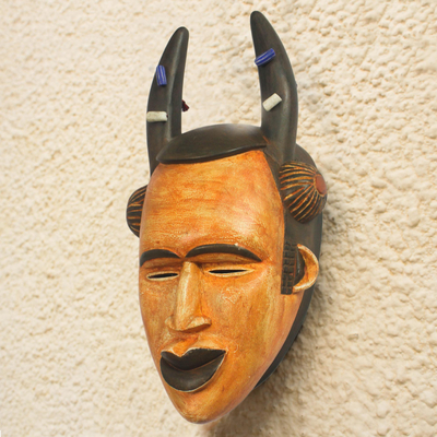 Afrikanische Holzmaske – Rustikale afrikanische Igbo-Wassergeist-Maske aus Sese-Holz aus Ghana