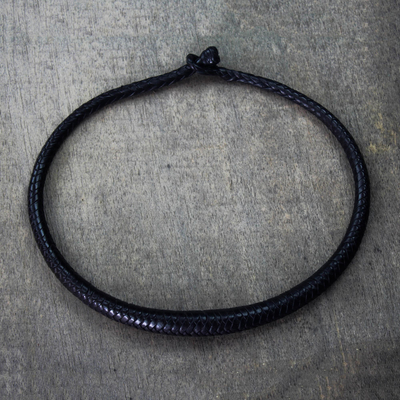 Halskette aus geflochtenem Leder - Schwarze handgeflochtene Lederhalskette aus Ghana