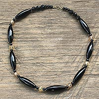 Halskette aus recycelten Glasperlen, „Stark Beauty“ – Halskette aus recycelten Glasperlen aus Ghana