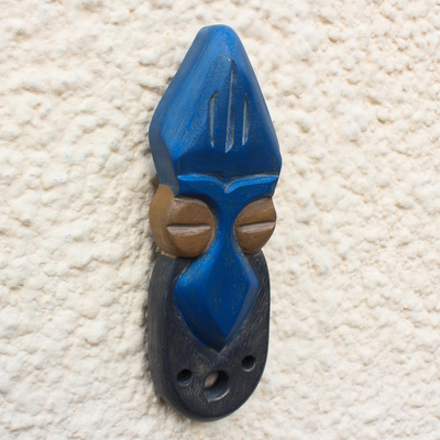 Máscara de madera africana, 'Odapagyan ' - Máscara de madera de Ofram tallada a mano