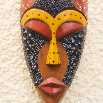 Afrikanische Maske aus Holz und Aluminium - Handgeschnitzte afrikanische Maske in Schwarz, Braun und Gelb
