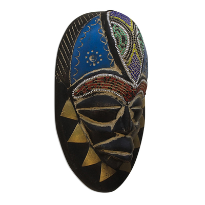 Afrikanische Holz- und Messingmaske, 'Gida' - Perlenbesetzte westafrikanische Holz- und Messingmaske