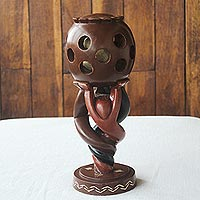 Escultura de madera de Sese, 'Globo retorcido' - Escultura de madera de Sese tallada a mano de África
