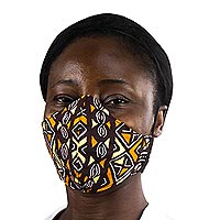Máscara facial de algodón, 'Geometría cálida' - Máscara facial de algodón marrón y amarillo con estampado geométrico africano