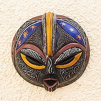 Máscara de madera africana, 'Fuerzas especiales' - Máscara chapada en aluminio y madera de Sese tallada a mano