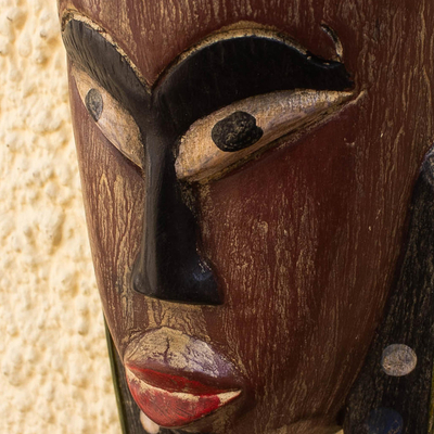 Afrikanische Holzmaske, „Okwantwefo“ – handgeschnitzte afrikanische Sese-Holzmaske