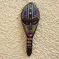 Afrikanische Holzmaske, „Kimoni“ – handwerklich hergestellte Sese-Holzmaske aus Westafrika