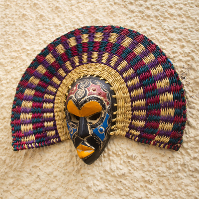 Máscara de madera africana, 'Alika' - Máscara de madera de África Occidental hecha artesanalmente Sese Wood