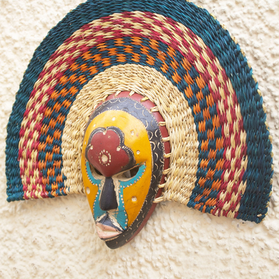 Máscara de madera africana, 'Bunme' - Máscara africana de madera Sese hecha artesanalmente