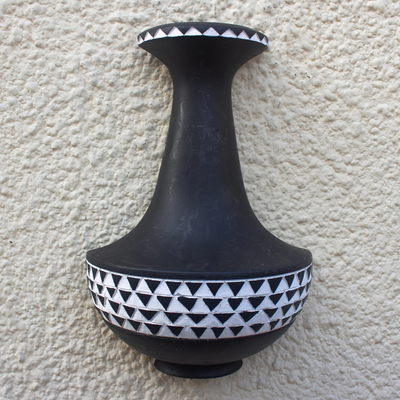 Wanddekor Holz, 'Wallflowers' - West African Schwarz und Weiß Wand Vase Dekor