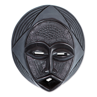 Afrikanische Holzmaske, 'Kafui' - handgeschnitzte westafrikanische Sese-Holzmaske