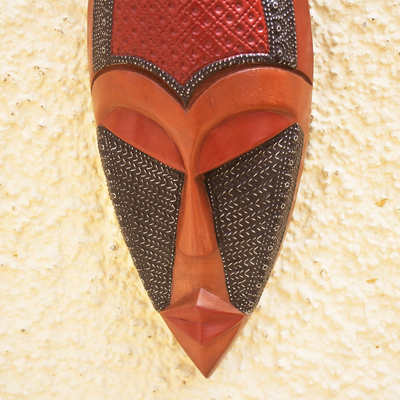 Afrikanische Maske aus Holz und Aluminium - Handgeschnitzte afrikanische Maske aus Holz und Metall