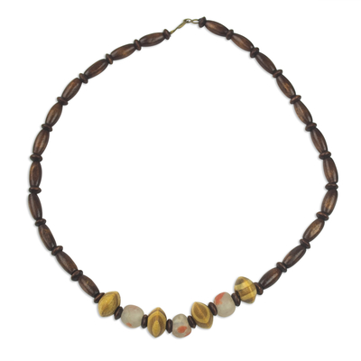 Holzperlen-Halskette, 'Woodlands - Unisex Halskette aus Sese Holz und recycelten Glasperlen