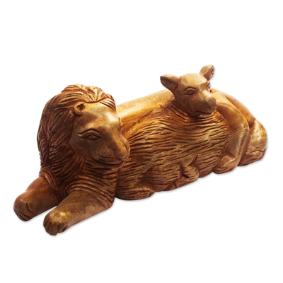 Escultura de madera de caoba, 'Paradeso' - Escultura de león y cordero de madera de caoba tallada a mano