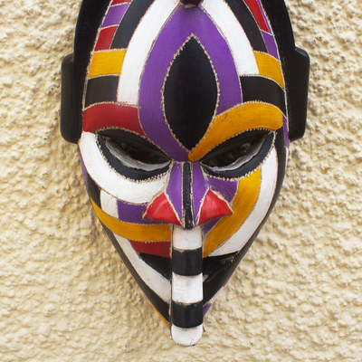 Afrikanische Holzmaske, 'Dimena' - handgeschnitzte afrikanische Sese-Holzmaske