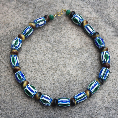 Halskette aus recycelten Glasperlen, „Omanye“ – blaue und grüne Halskette aus recycelten Glasperlen