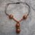 Halskette aus Holz und recycelten Glasperlen - Halskette mit Anhänger aus Sese-Holz und recycelten Glasperlen