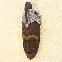 Máscara de madera africana, 'Akan Asomdwe' - Máscara africana de madera y placa de aluminio de Sese
