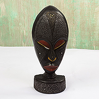Máscara de madera africana, 'Do Me Nko' - Máscara chapada en latón y madera de Sese hecha a mano