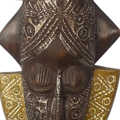 Máscara de madera africana, 'Nyansa Boakwa' - Máscara africana de madera y placa de aluminio