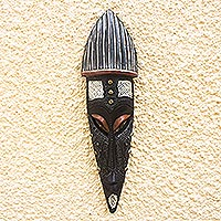 Afrikanische Holzmaske, „Herz des Königs“ – Afrikanische Holzmaske mit Aluminiumplatten-Detail