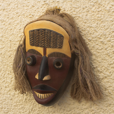 Máscara de madera africana - Máscara de madera de sésé africana hecha a mano artesanalmente.