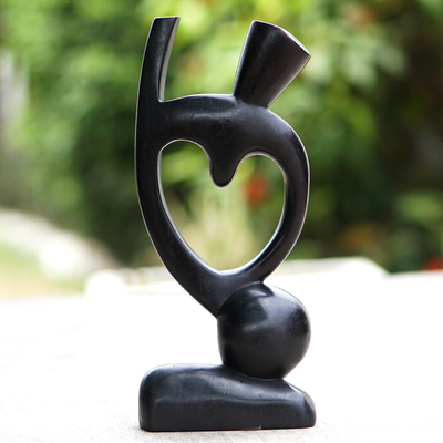 Holzskulptur - Kunsthandwerklich gefertigte Herz-Skulptur aus Sese-Holz