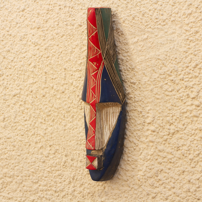 Afrikanische Holzmaske, 'Amewuga' - Handgefertigte afrikanische Sese-Holzmaske in Blau und Rot