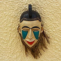 Máscara de madera africana, 'Igbo en miniatura' - Máscara de madera africana Sese hecha a mano