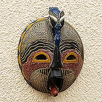 Afrikanische Holzmaske, „Life Breather“ – Afrikanische Maske aus Gummiholz ​​und Aluminium