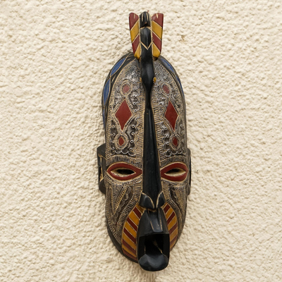 Afrikanische Holzmaske, 'Mesmerize' - Handgeschnitzte Gummi Holz Maske