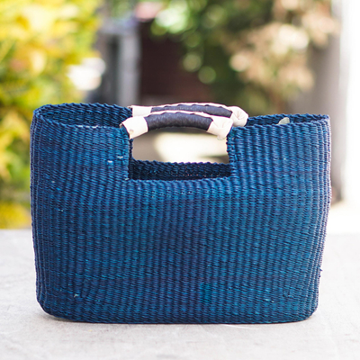 Handtasche mit Naturfasergriff - Blaue Handtasche aus Bast und Ledergriff