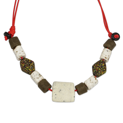 Halskette aus recycelten Glasperlen - Handgefertigte Halskette aus recycelten Glasperlen