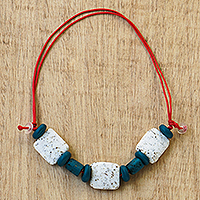 Armband aus recycelten Glasperlen, „Greatest Love“ – klobige Halskette aus recycelten Glasperlen