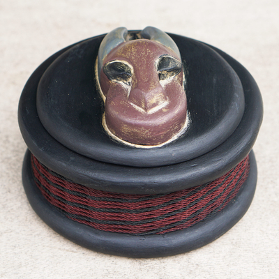 Holz-Schmuckkästchen „Sika Nfutur“ – Kunsthandwerklich gefertigte Schmuckschatulle aus Ofram-Holz aus Ghana