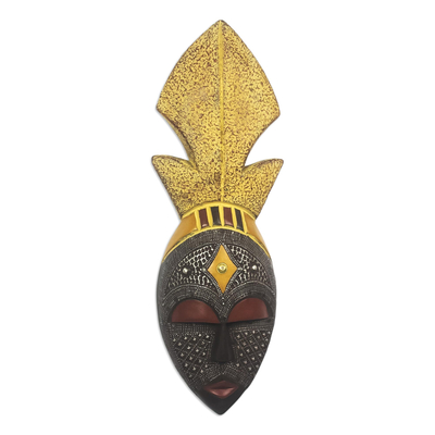 Afrikanische Holzmaske, „Edinam“ – handgefertigte Maske aus Sese-Holz und Aluminium plattiert