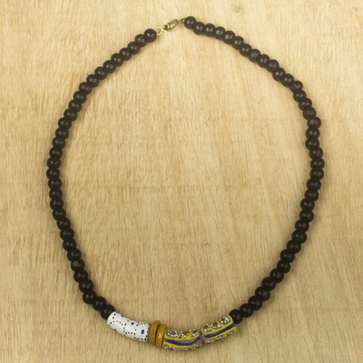 Halskette aus Holz und recycelten Glasperlen - Halskette aus Sese-Holz und recycelten Glasperlen