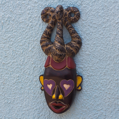 Máscara de madera africana - Máscara artesanal de madera de sésé con motivo de corazón