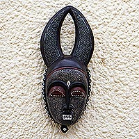 Afrikanische Holzmaske, „Gehörnter Guro“ – Gehörnte Sese-Holzmaske aus Ghana