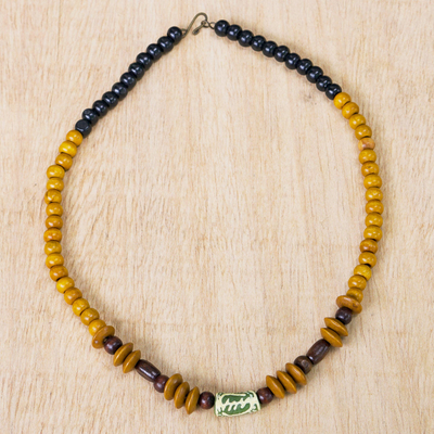 Umweltfreundliche Perlenkette „VIP“ – Perlenkette aus Holz und recyceltem Glas