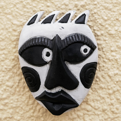 Afrikanische Holzmaske - Kunsthandwerklich gefertigte Sese-Holzmaske aus Ghana