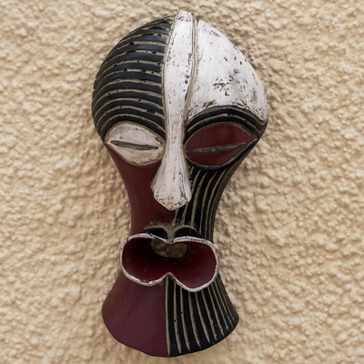 Máscara de madera africana, 'Kundum' - Máscara de madera Sese tallada a mano de Ghana