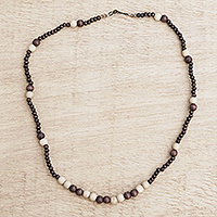 Perlenkette, „Faithful Heart“ – Perlenkette aus Sese-Holz aus Ghana