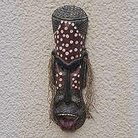 Máscara de madera africana, 'Speckled Spirit' - Máscara de madera africana tradicional hecha a mano con motas