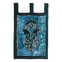 Wandbehang aus Batik-Baumwolle, „Blue in the Face“ – handgefertigter Wandbehang aus Batik-Baumwolle
