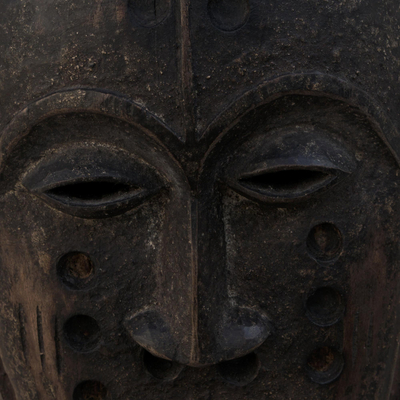 Máscara de madera africana - Máscara de madera de sésé hecha a mano en Ghana