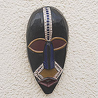 Máscara de madera africana - Máscara de pared de madera de sésé pintada a mano de Ghana