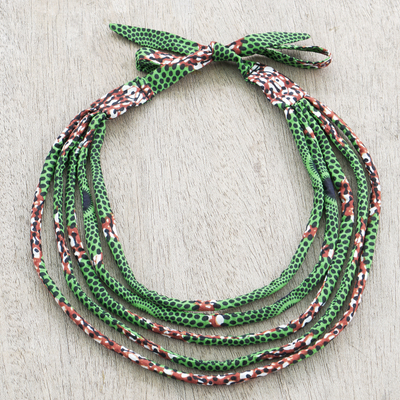 Mehrreihige Halskette aus Baumwolle - Mehrreihige Halskette aus grüner und schwarzer Baumwolle, handgefertigt in Ghana